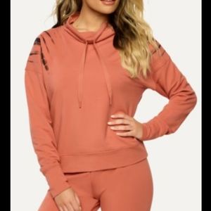 Felina sweatshirt clay . Rust Copper. Medium lassen funnel neck